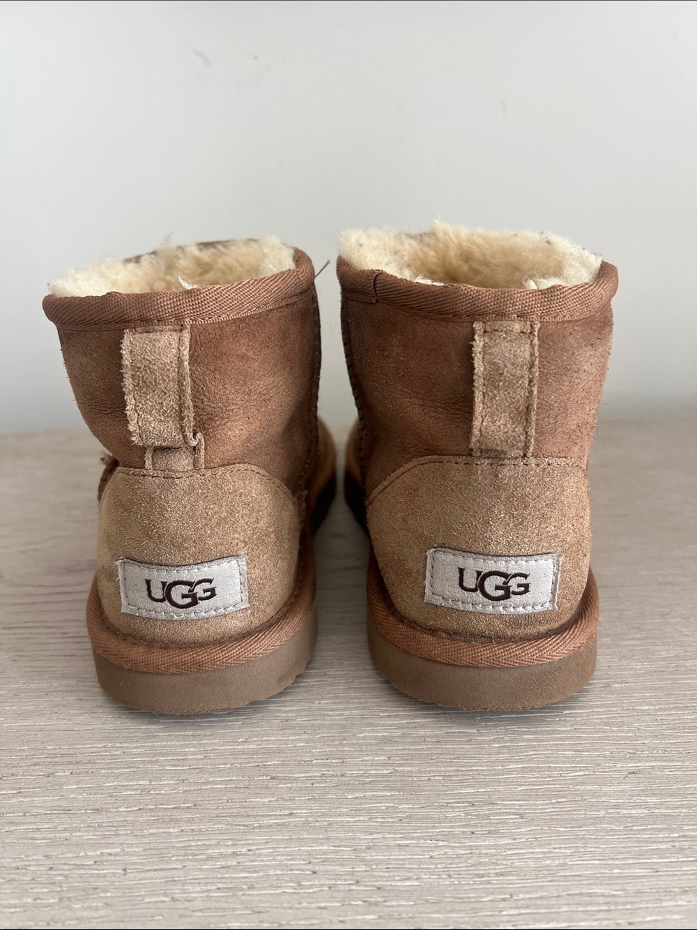 UGG classic mini II chestnut big kid size 4
